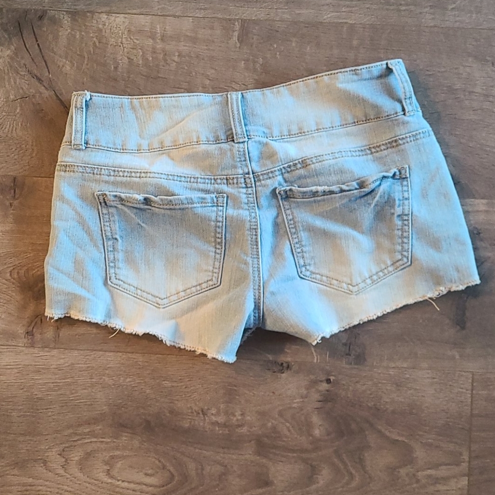 Shorts - Picture 3 of 3